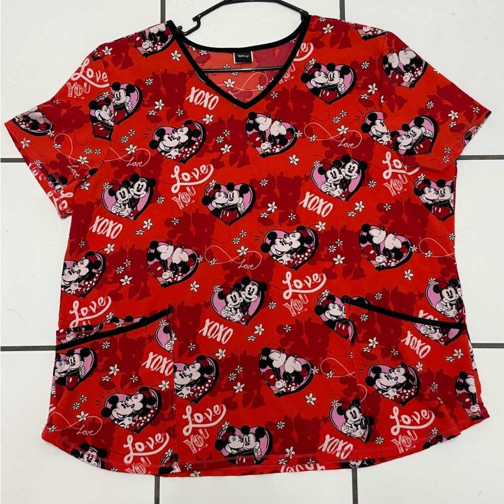 Disney Mickey and Minnie Scrub Top woman’s size 2XL